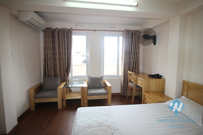 Low-cost studio in high floor, Tran Duy Hung street, Ha Noi, for rent: neat and comfortable